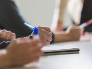 team-taking-meeting-notes_925x